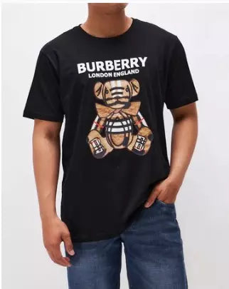 Camiseta BURBERRУ com urso xadrez - Preto Unissex