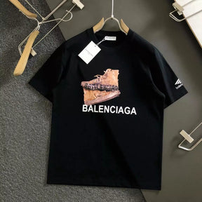 Camiseta Balenciaga Dirty Shoes - Preta