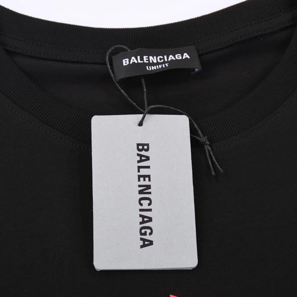 Camiseta Balenciaga Urban Style - Preto