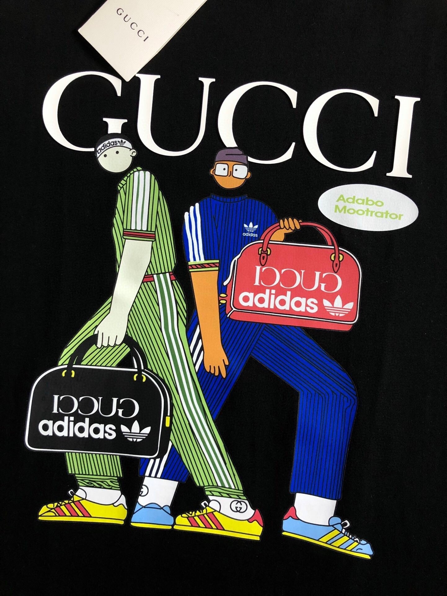 Camiseta Gucci Maleta Adidas - Preto