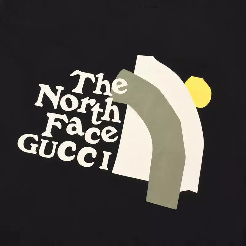 Camiseta The North Face VS Gucci - Preto com Bege