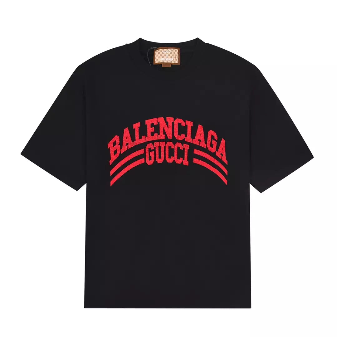 Camiseta logo Balenciaga X GuccІ - Preta