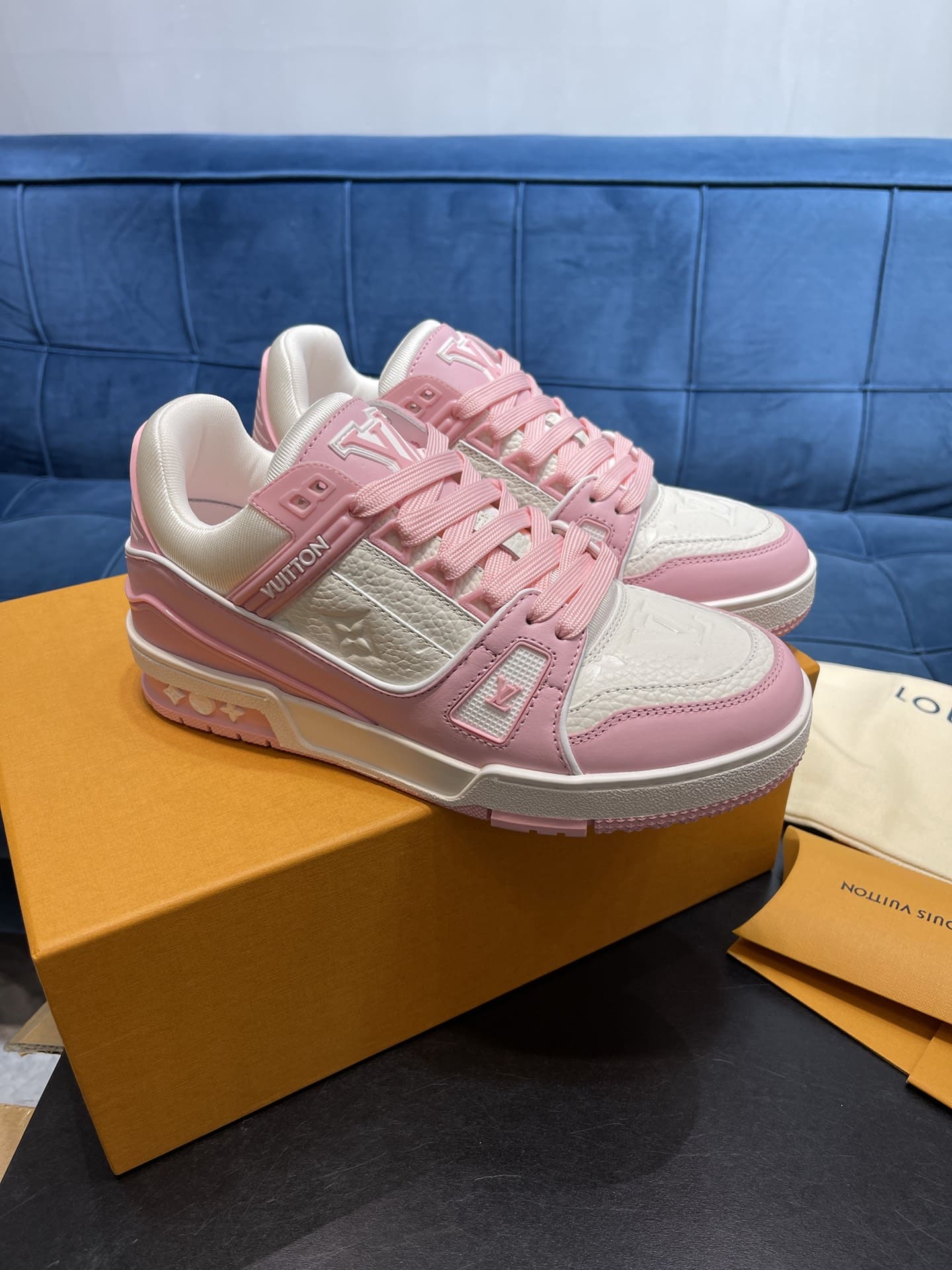 Louis Vuitton Trainer Pink Rose