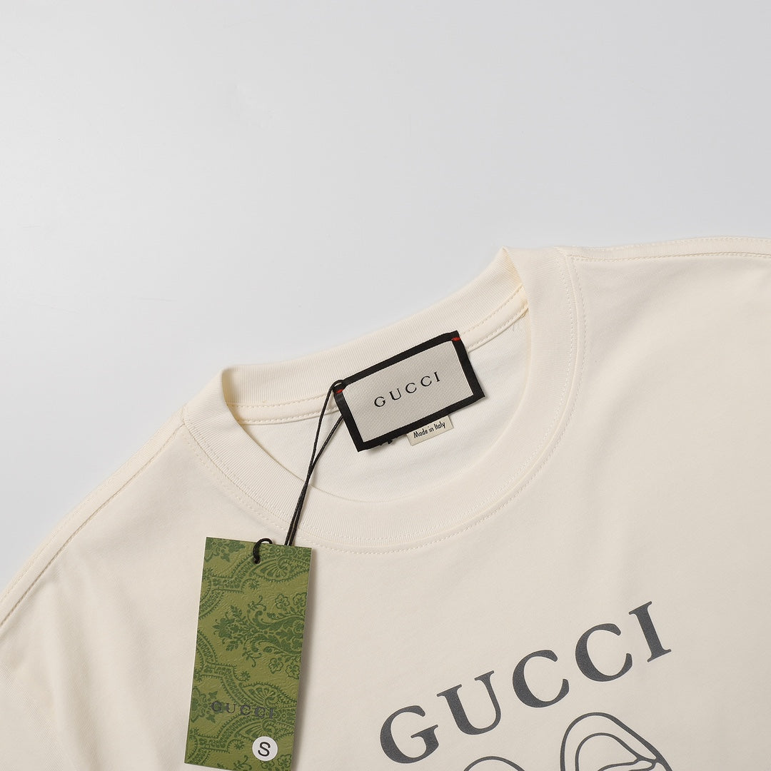 Camiseta Gucci Estampa Tênis - Bege