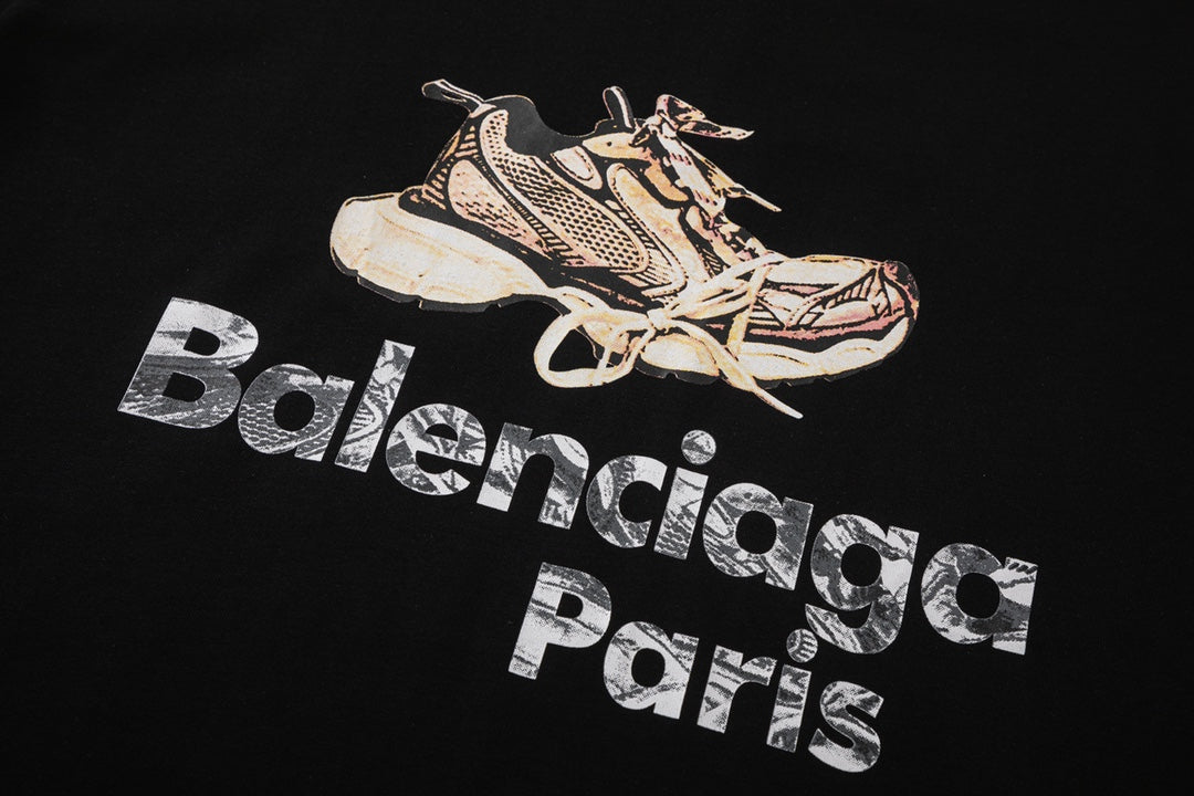 Camiseta Balenciaga Sneakers - Edição Paris  - Preto